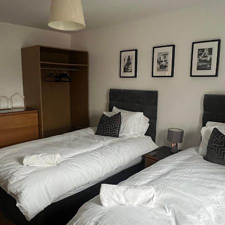 Home Away From Home: Cozy Two Bedroom Apartment Banbury Exteriér fotografie